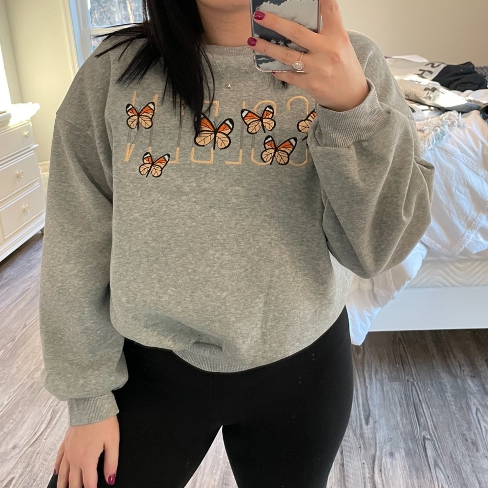 Harry Styles ‘Golden’ gray crewneck sweatshirt